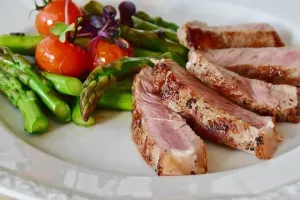 Jak odkleić lustro od ściany: bezpieczne metody